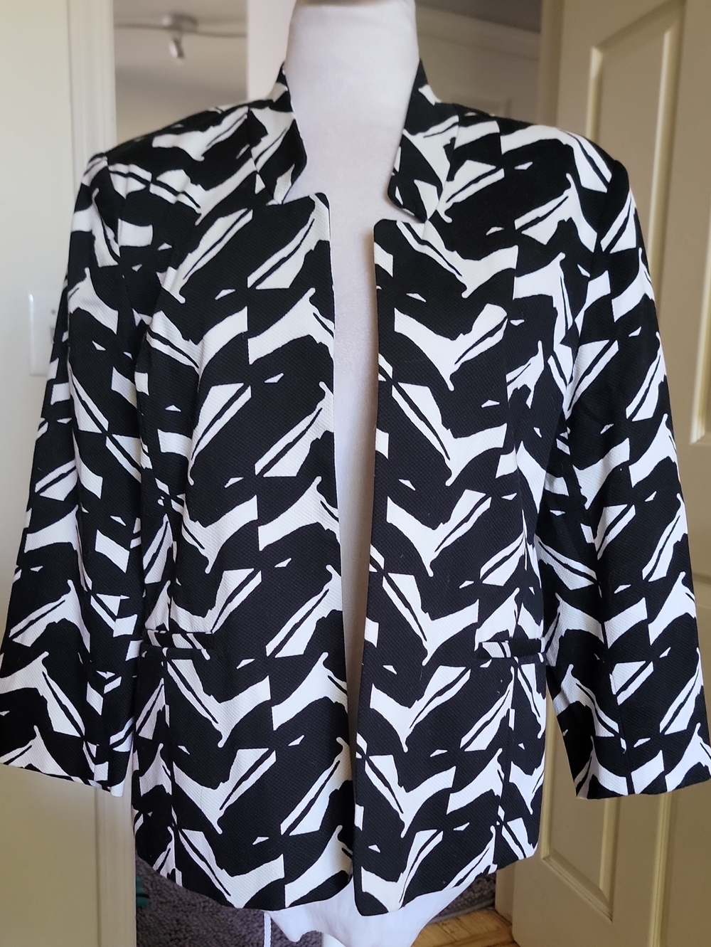Premise Black & White Abstract Open-Front Blazer